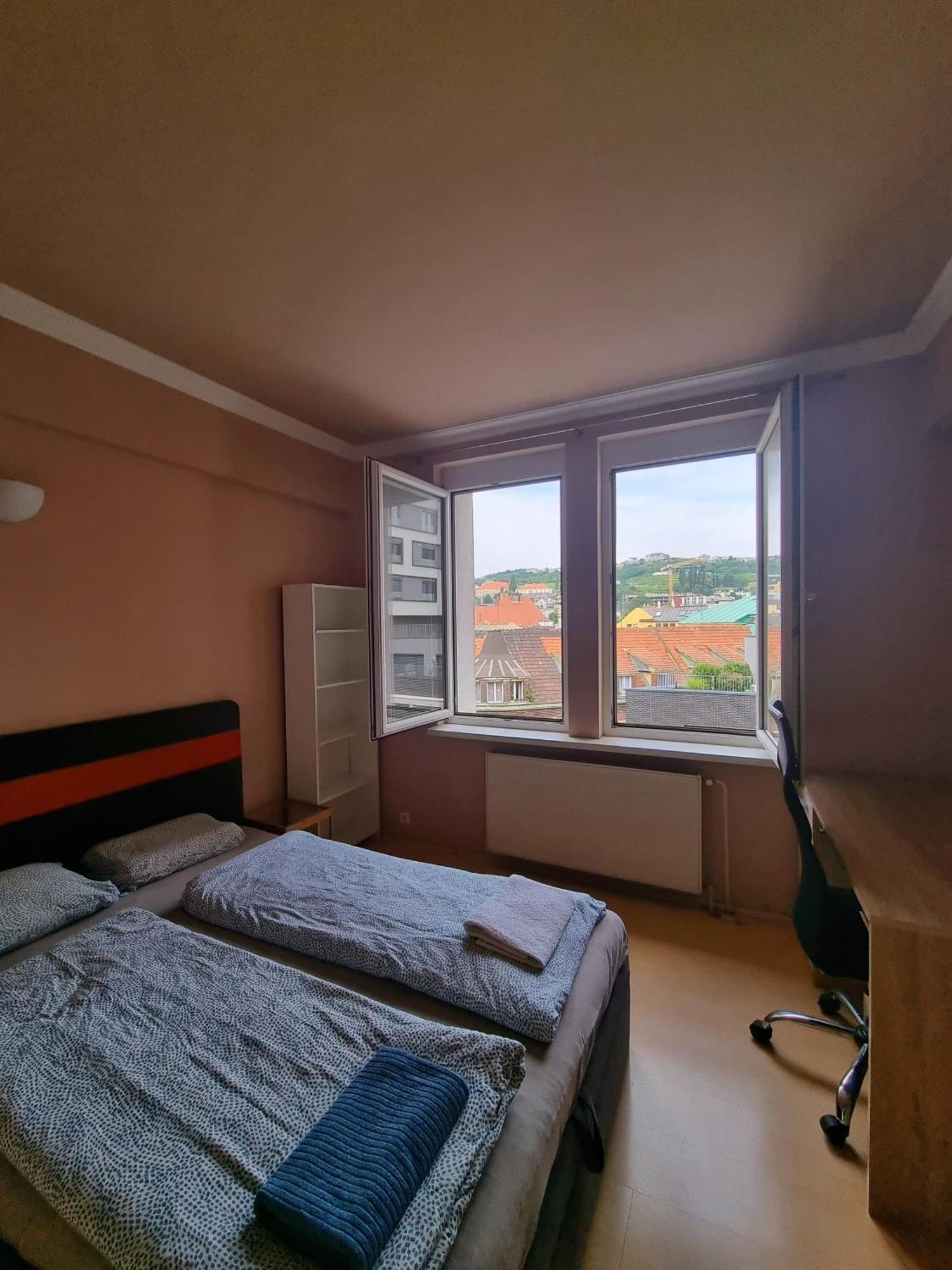 Big 4 Room Huge Apartment Bratislava Exterior foto