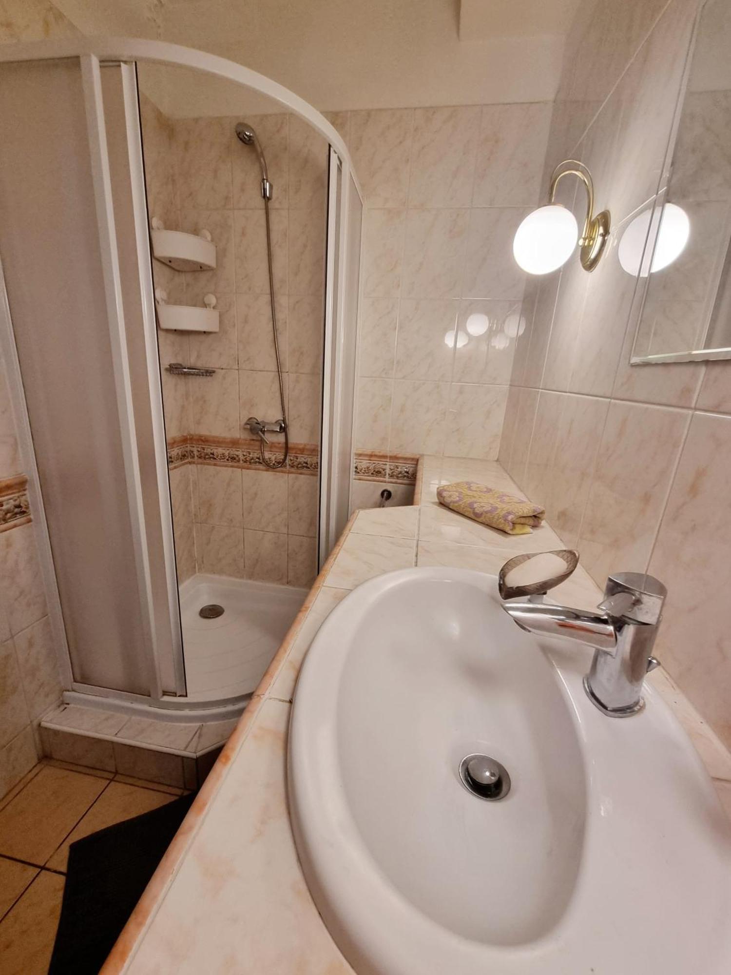 Big 4 Room Huge Apartment Bratislava Exterior foto